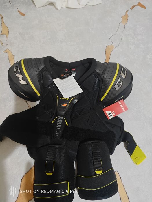 Нагрудник CCM Tacks 7092 SR черный M
