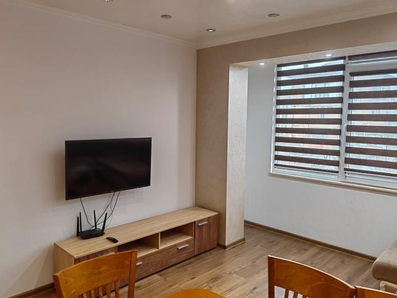 Дава се под наем Тристаен апартамент в Пловдив, Прослав - 150 кв.м за 425 € - Снимка #1