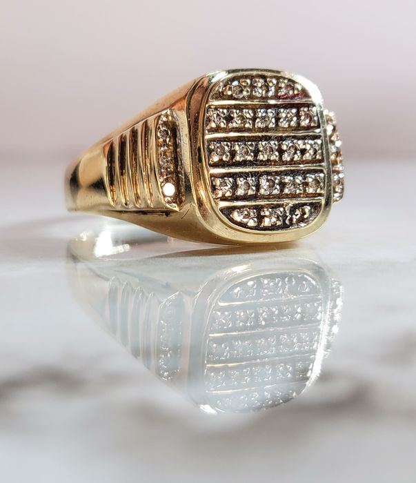 Ghiul bărbătesc din aur de 10K cu pietre semiprețioase albe