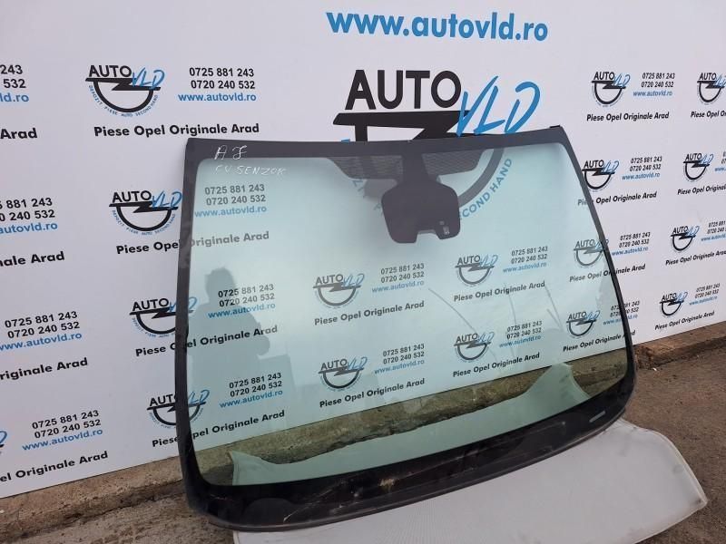 Parbriz cu senzor lumini si ploaie Opel Astra J Facelift