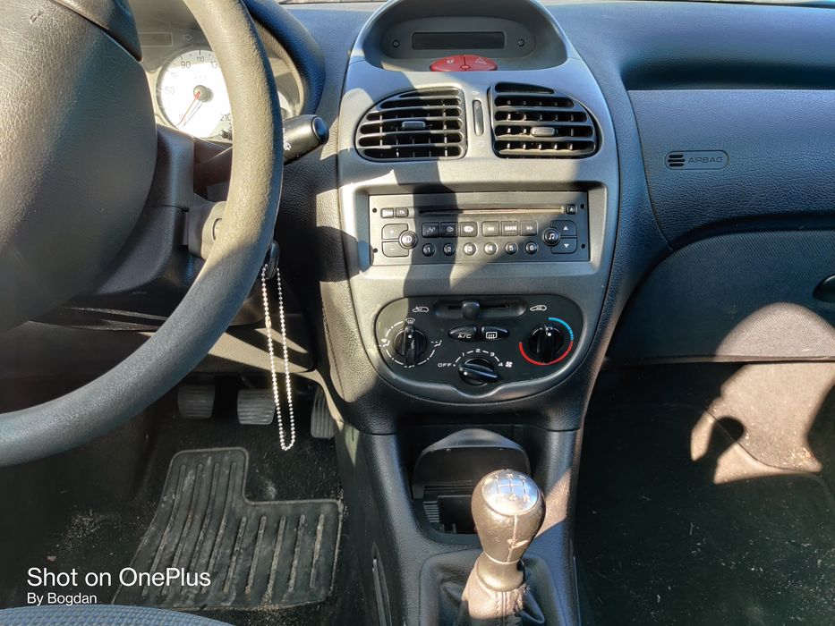 Vindem piese rezultate din dezmembrarea unui Peugeot 206