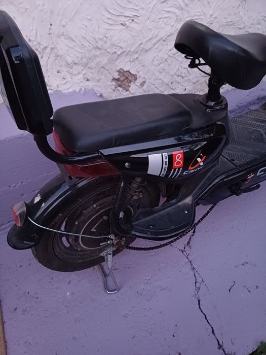 Продам электросамокат СЕ8
