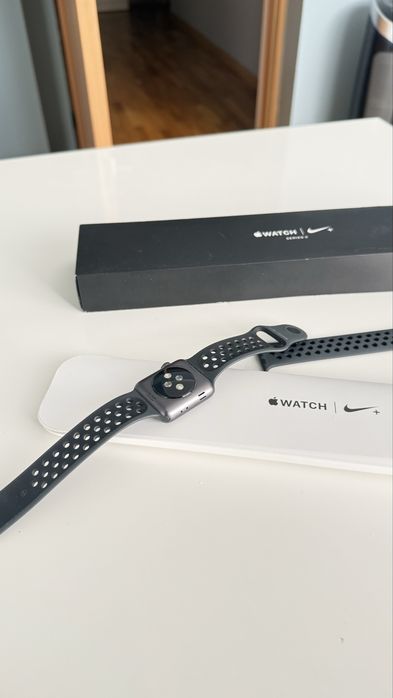 Apple watch series 3 limited nike edition