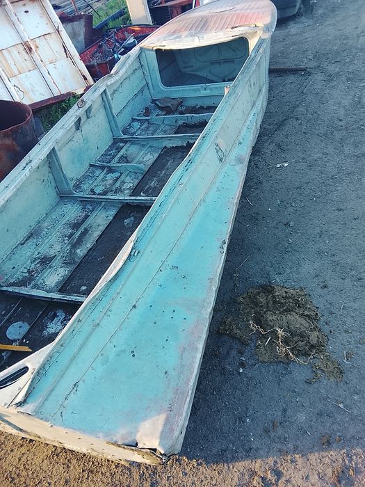 Продам лодку моторную
