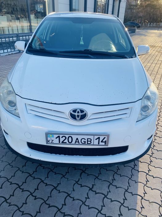 Тойота аурис королла