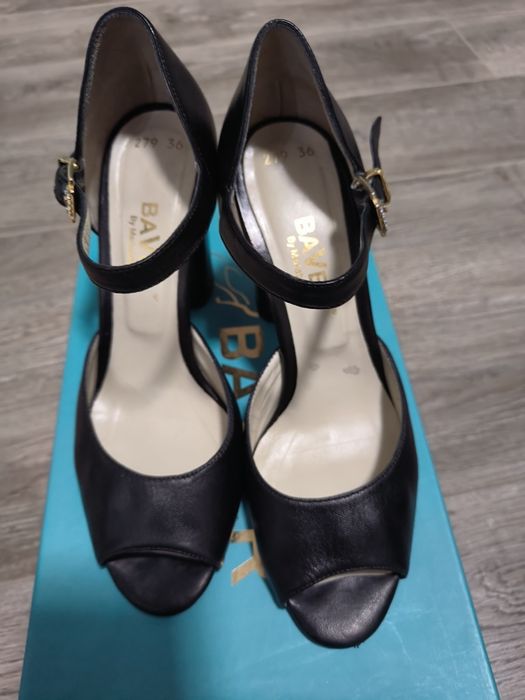 Продам босоножки Baver