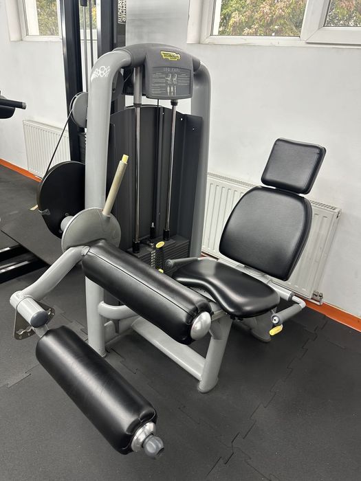 Technogym Selection – pachet 6 aparate picioare și fesieri
