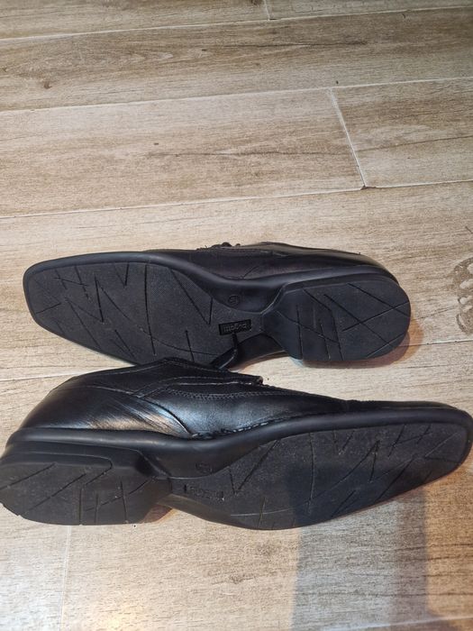 Vind pantofi 42 bugatti.