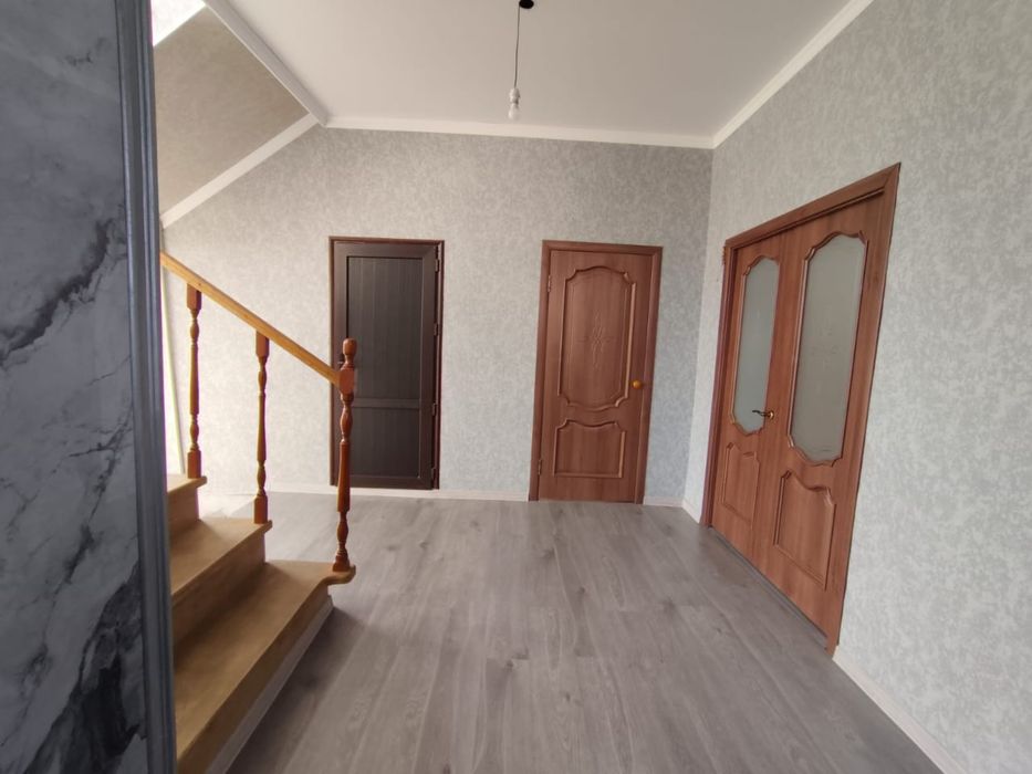 Продается недостроенный трехуровневый дом