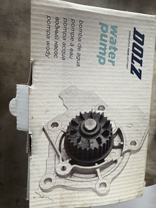 Продавам водна помпа за Honda - Dolz M146