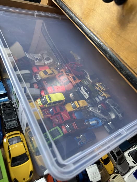 Lot 224 masinute Hotwheels , siko , Matchbox etc