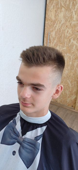 Servicii frizerie profesionale: Tuns și aranjat Barbă la domiciliu