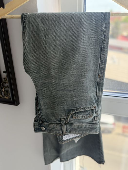 Blugi- Zara - albastri , talie medie , marimea 36 . este potrivit si pentru 34.