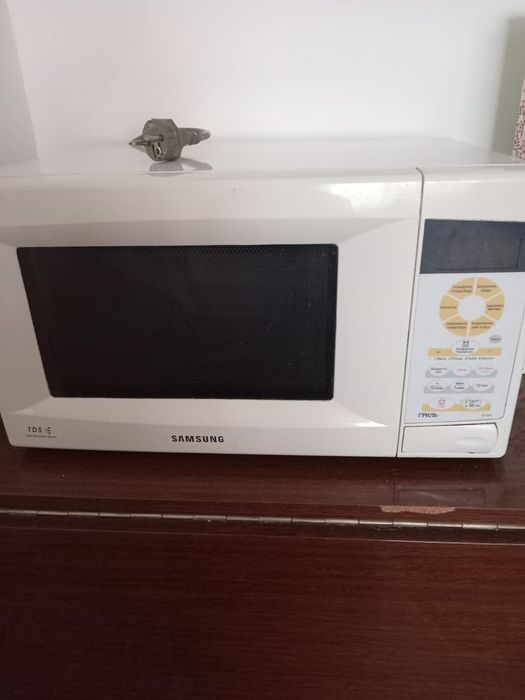 Продам микроволновку Samsung