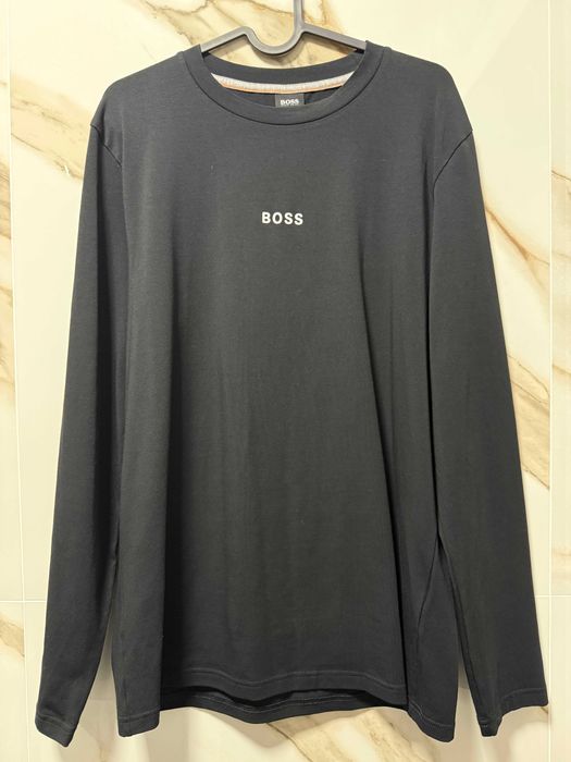 Нова автентична мъжка тениска с дълги ръкави Boss размер среден