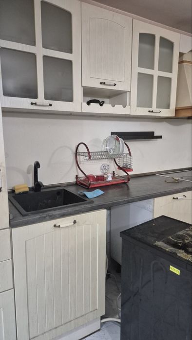 Сет Кухня с включени шкафове, плот, място за миалня, печка, пералня,..