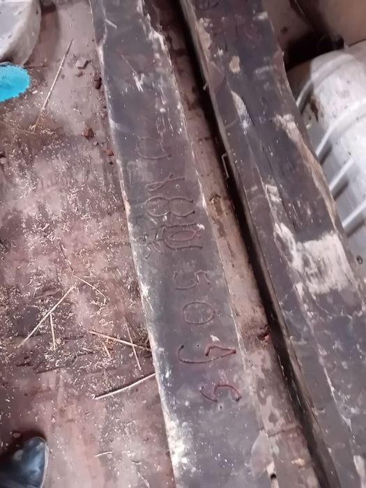 Grinzi vechi de stejar scruse