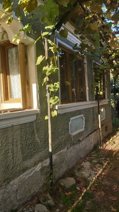 Casa bătrânească de vânzare