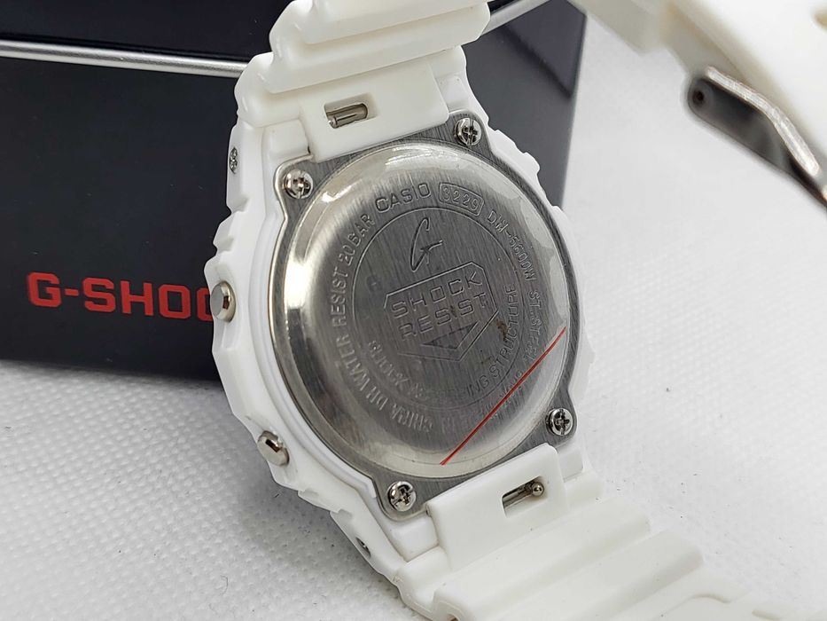Ceas Casio g shock Classic dw5600 white, Nou, Garantie 2 ani