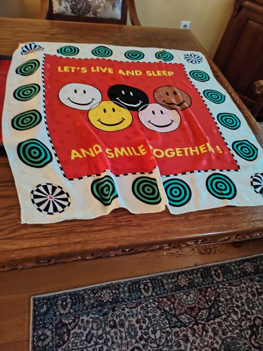 Красив копринен шал Moschino