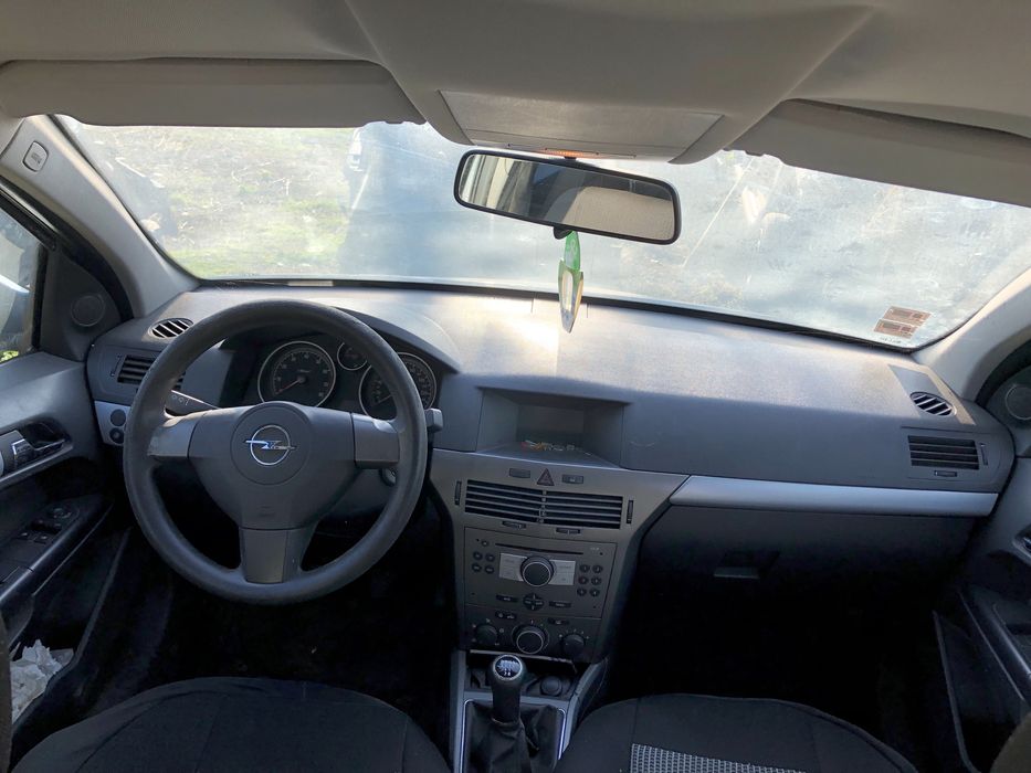 Dezmembrez Opel Astra H 1.6 cod Z16XEP Culoare Gri Z163