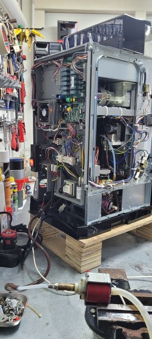 Reparatii și revizii automate și aparate profesionale de cafea