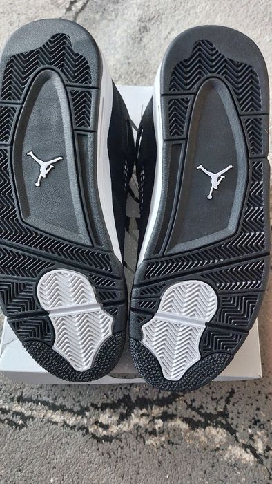 Air Jordan 4  White Thunder