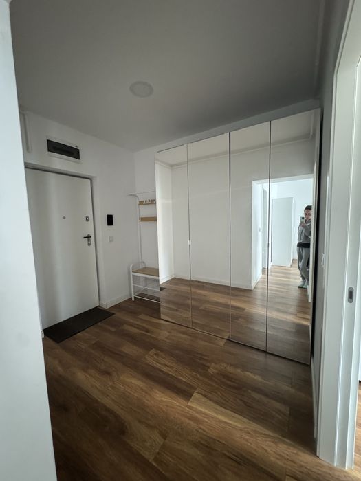 Garsonieră de închiriat 40 m² + loc de parcare