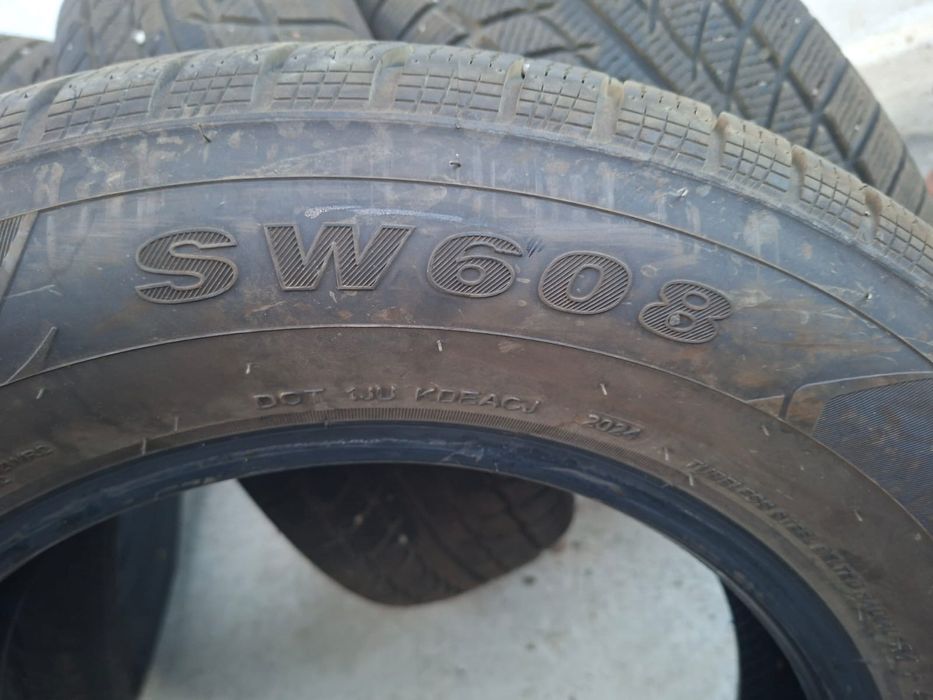 Vând anvelope iarnă 215/65/16