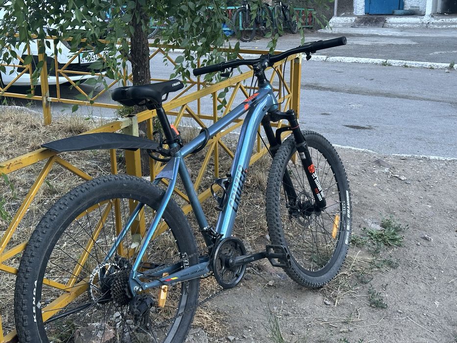 Продам велосипед в подарок замок и мойка
