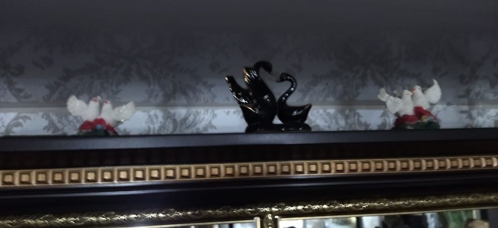 Статуэтки фарфоровые и другие