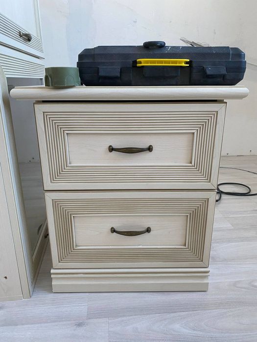 Б/у кровать, тумбы