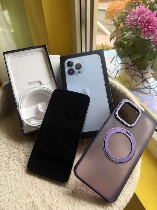 Apple iPhone 13 Pro Max 256GB Sierra Blue – отлично състояние, пълен комплект