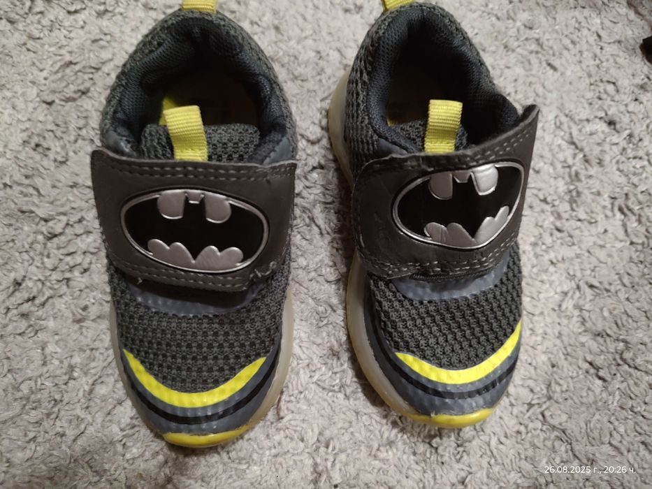 Светещи маратонки Батман