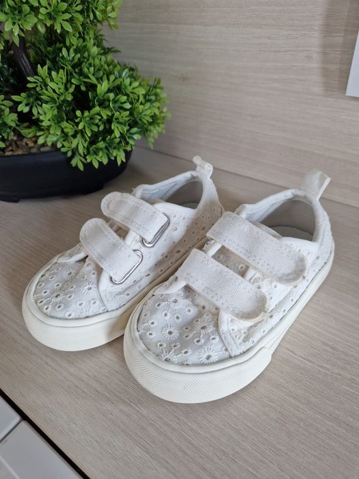 Incaltaminte H&M nr 23