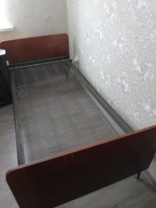 Продам спальную кровать