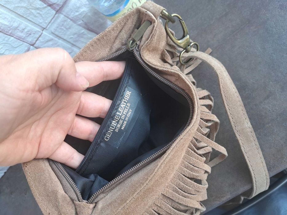 дамска чанта,малка велурена чантичка с ресни-естествена кожа