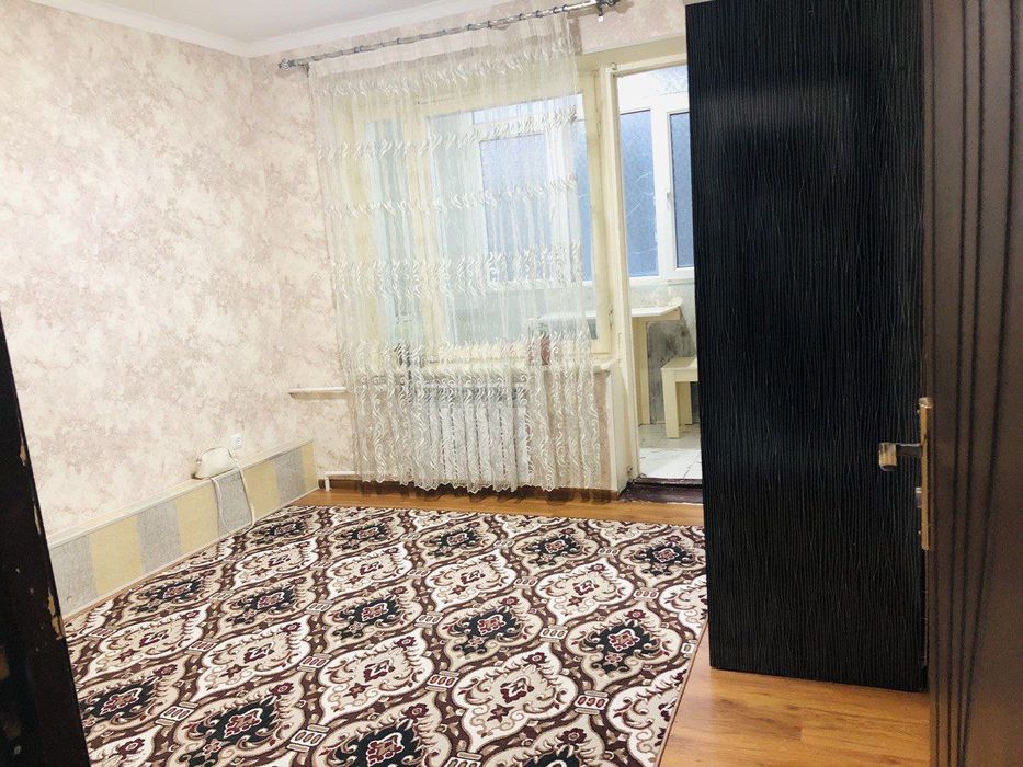 Сдается 1-комнатная квартира рядом рынок Кадышева. В бывшем общежитит