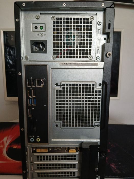 Vând PC complet dell 3020