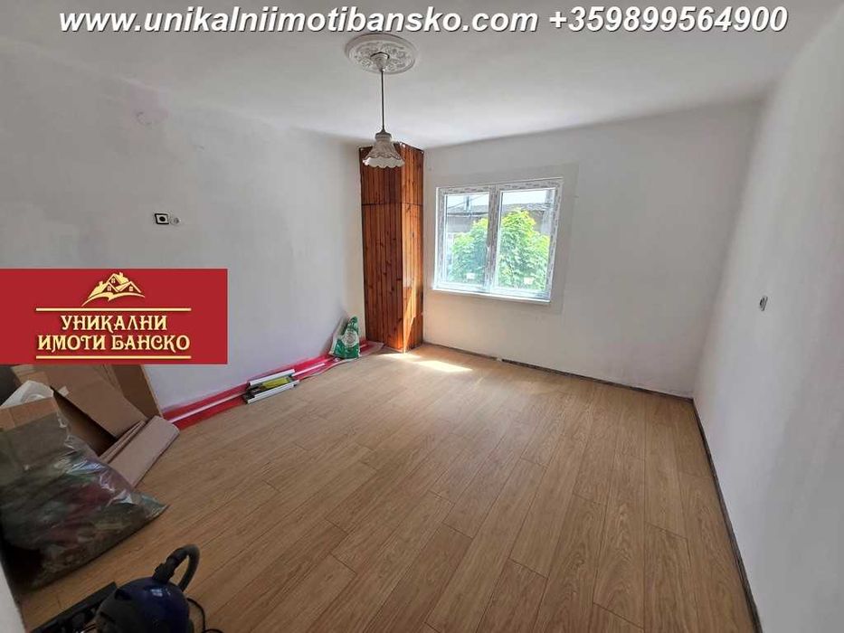 На центъра на Разлог! Самостоятелна двуетажна къща за продажба