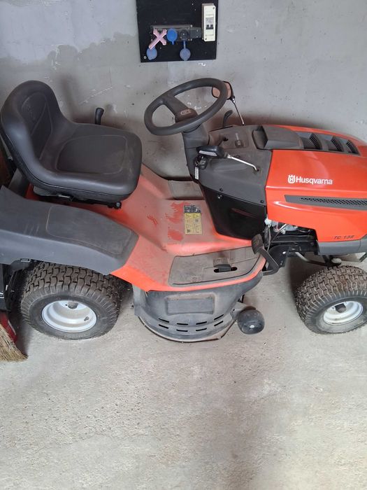 Tractoras tuns gazon Husqvarna