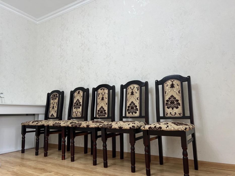 Стуль и шкаф мебель