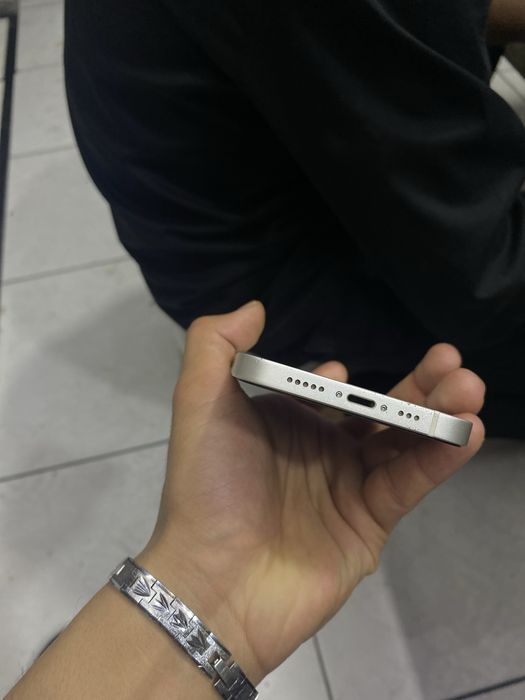 Iphone 12 sotladi