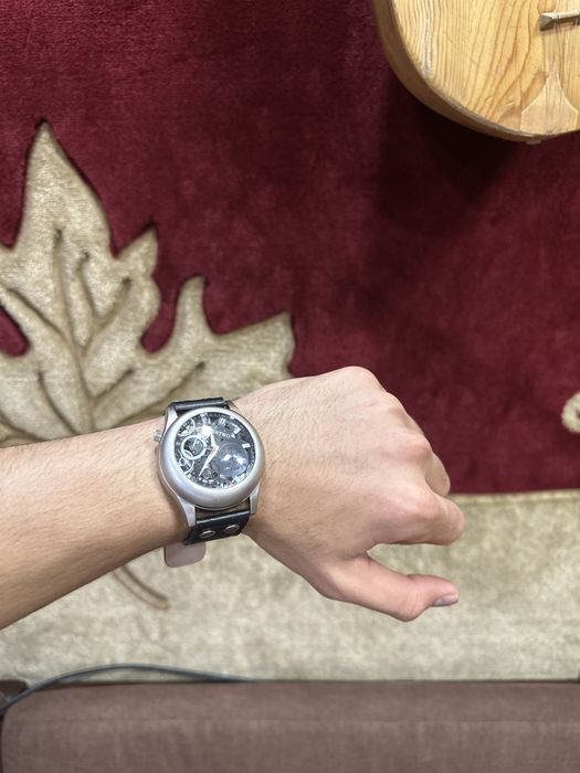 Наручные часы — красиво сидят на руке