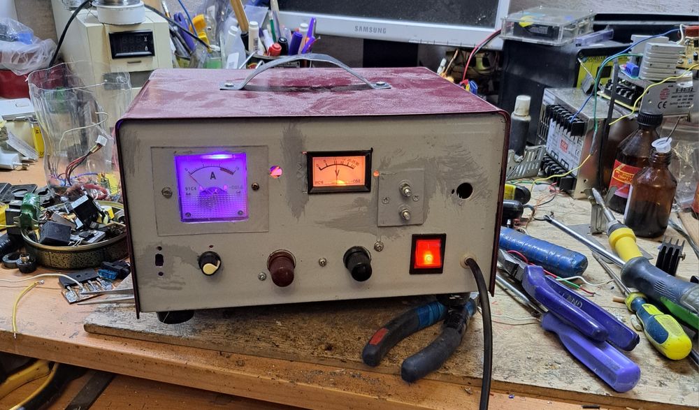 Зарядное устройство