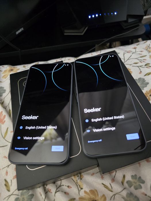 Продавам 2х бро Solana Seeker phone Неизползвани!