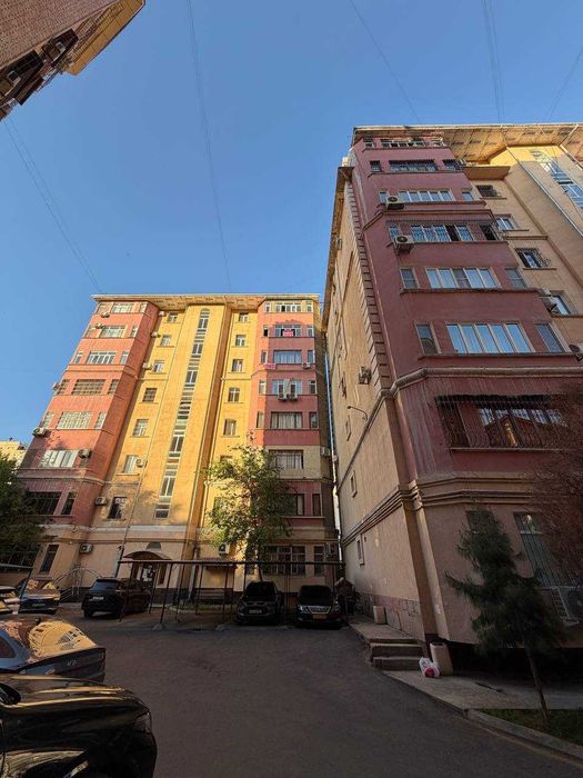 Новостройка , 6/6/7, 273м2 коробка кафе Bon, метро Ойбек !!