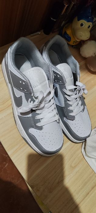 Продам новые кроссовки