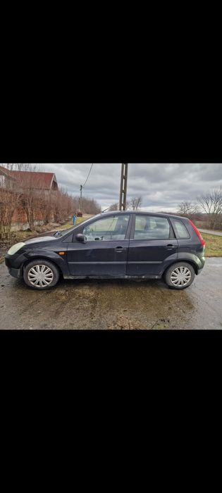 Vând Ford fiesta