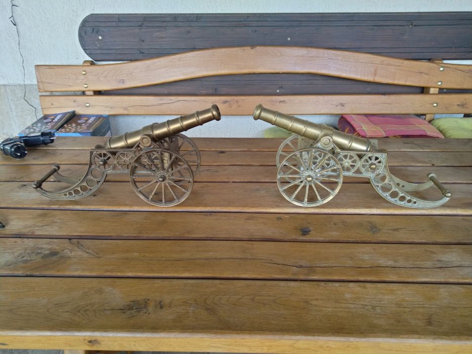 Продавам чифт огромни тежки старинни бронзови топове